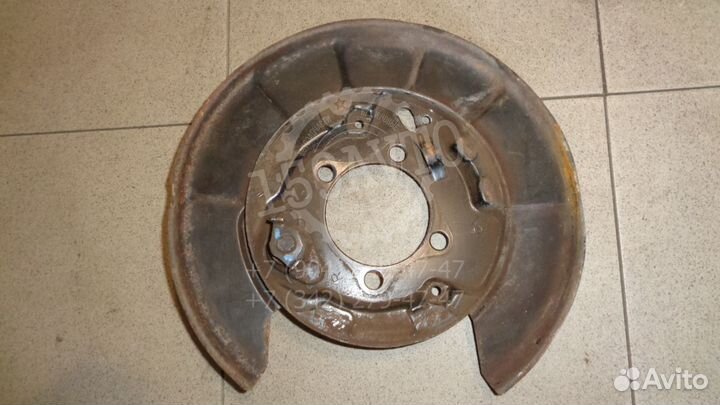 Щит опорный задний правый Toyota RAV4 (XA30)