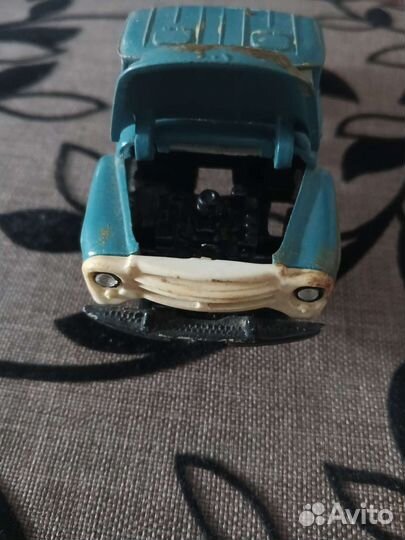 Модель ЗИЛ под запчасти и кузов Волга