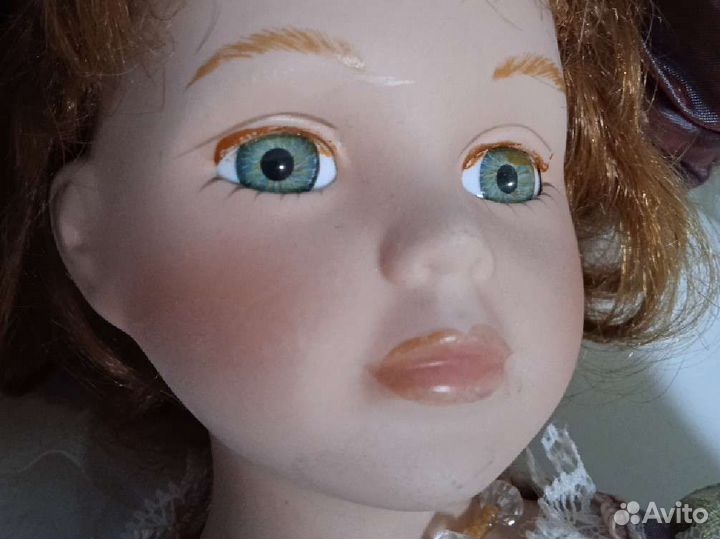 Фарфоровая кукла (40 см)
