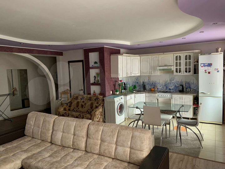 2-к. квартира, 65 м², 8/10 эт.