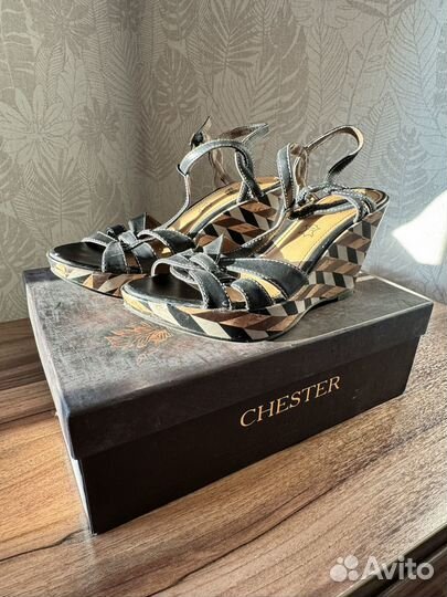 Босоножки Chester