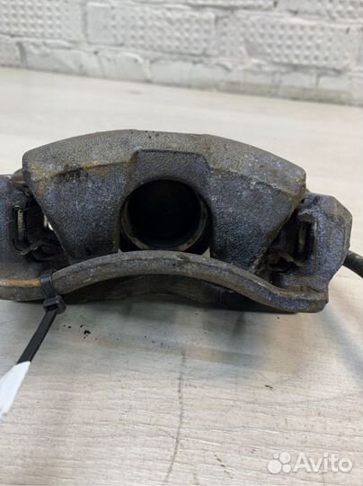 Суппорт тормозной передний левый Honda Civic 4D