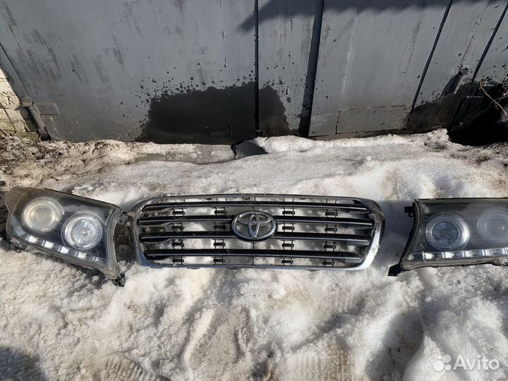 Фары на toyota land cruiser 200