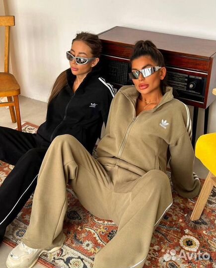 Спортивный костюм женский