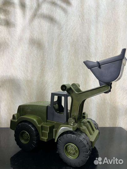 Игрушка трактор