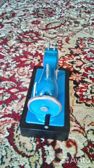 Детская швейная машинка фирмы 