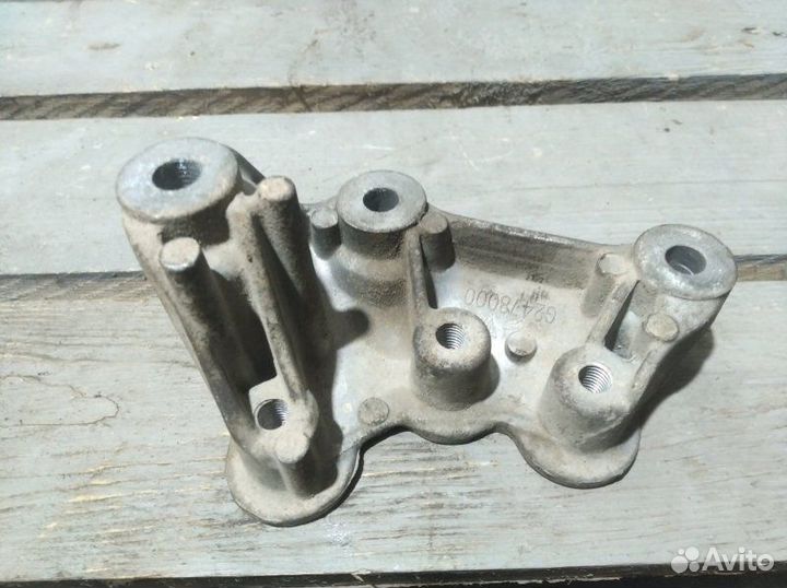 Кронштейн опоры двигателя Chevrolet Cobalt седан