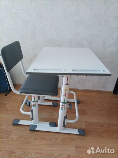 Растущая парта и стул бу