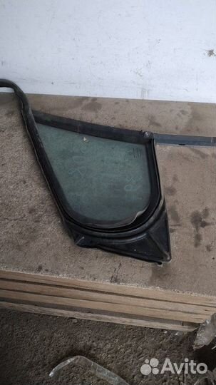 Форточка двери передняя правая Peugeot 308