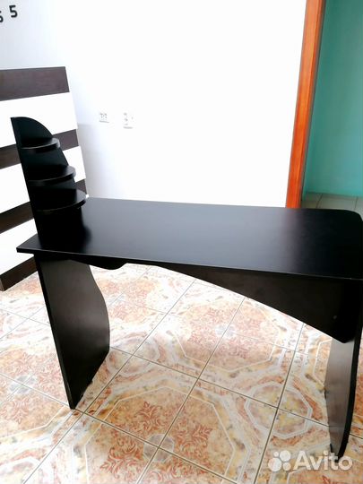 Стол для маникюра бу