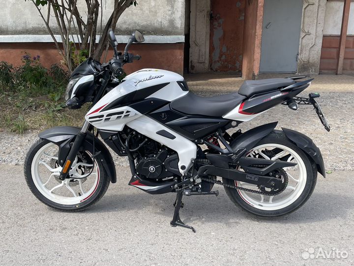 Продам мотоцикл Bajaj Pulsar NS 200, 165 км пробег