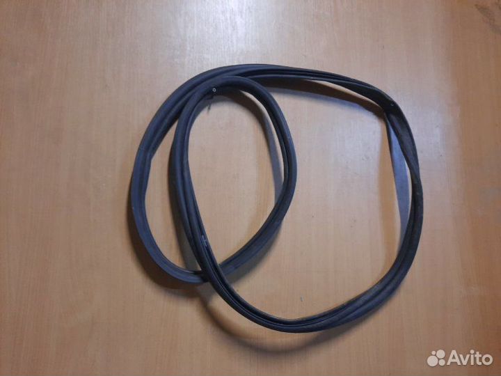 Уплотнительная резинка Renault Fluence седан 1.6