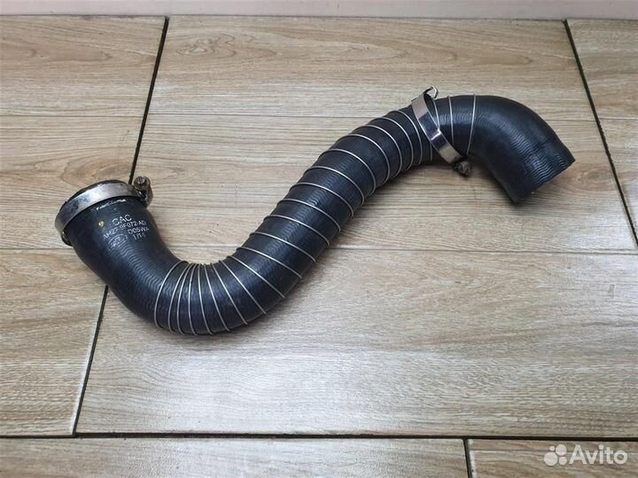 Патрубок интеркулера Land Rover Discovery 4