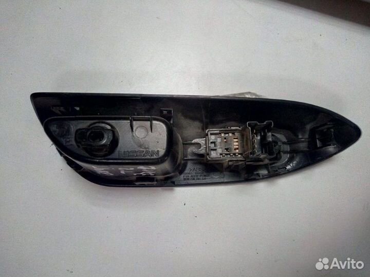 Кнопка стеклоподъемника задняя левая Nissan Juke