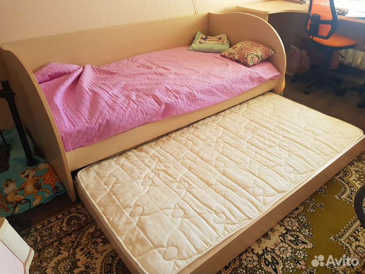 Кровать детская с матрасами