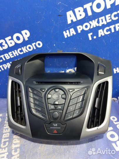 Консоль штатной магнитолы Ford Focus 3 седан 2012