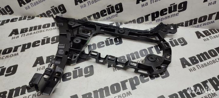 Крепление бампера заднее правое Volkswagen Passat