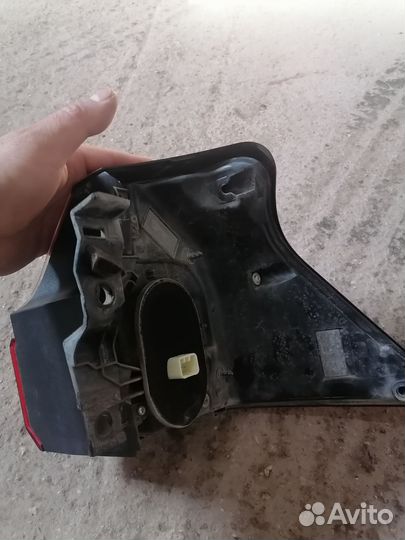 Задний левый наружний фонарь lexus lx570