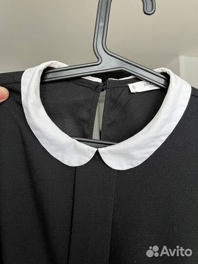 Блуза черная с белым воротничком mango