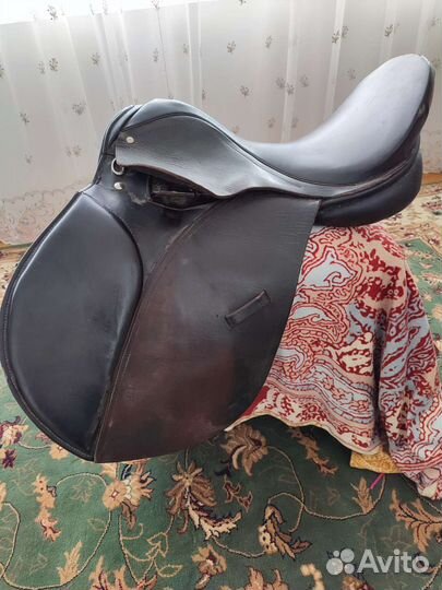 Выездковое седло