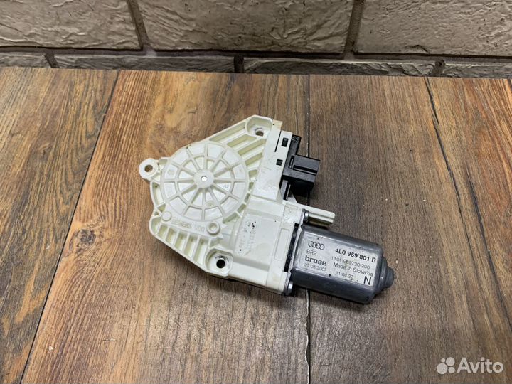 Audi Q7 (4L) Моторчик стеклоподъемника LH RH