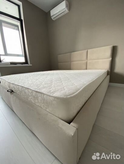 Кровать двухспальная с подьемным механизмом