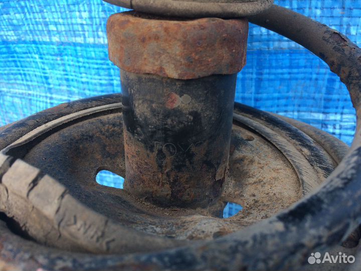 Стойка передняя правая Toyota Corolla Filder 122