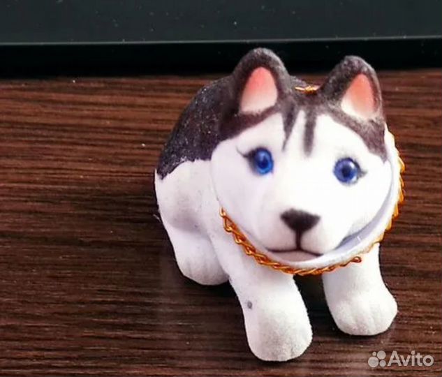 Собака с кивающей головой