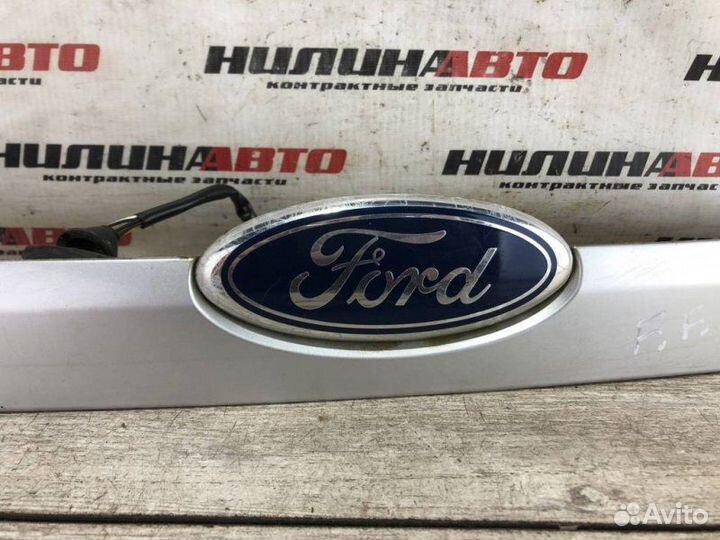 Молдинг крышки багажника Ford Focus 2 1.6 2008