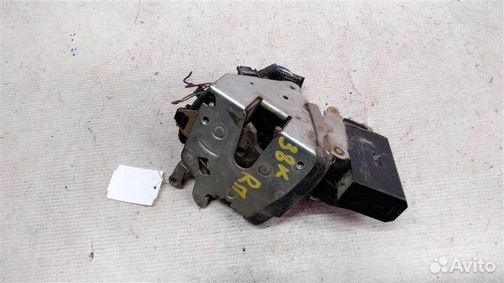 Замок двери передней правой BMW 7 E38 94-01г