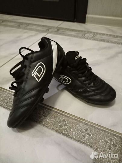 Детские футбольные бутсы