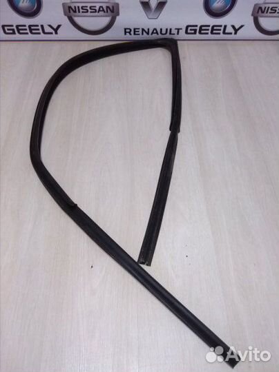 Уплотнитель перед проема стекла двери Renault loga