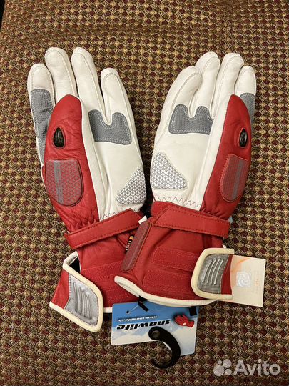 Горнолыжные перчатки