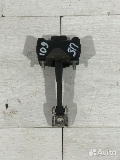 Ограничитель двери зад прав LADA vesta 1.6 мт седа