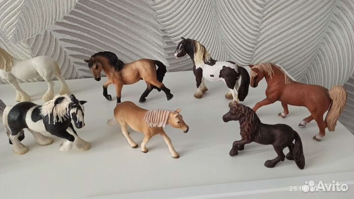 Коллекционные фигурки лошадей Schleich