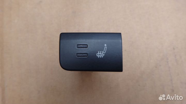 Кнопка обогрева сидения VW Polo V