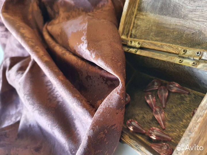 Шторы, мрамор в остатках