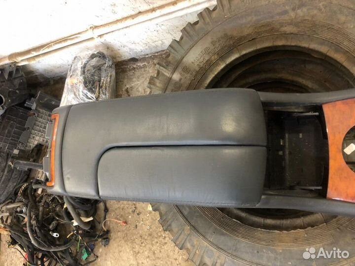 Подлокотник Mercedes-Benz W220 2003 год