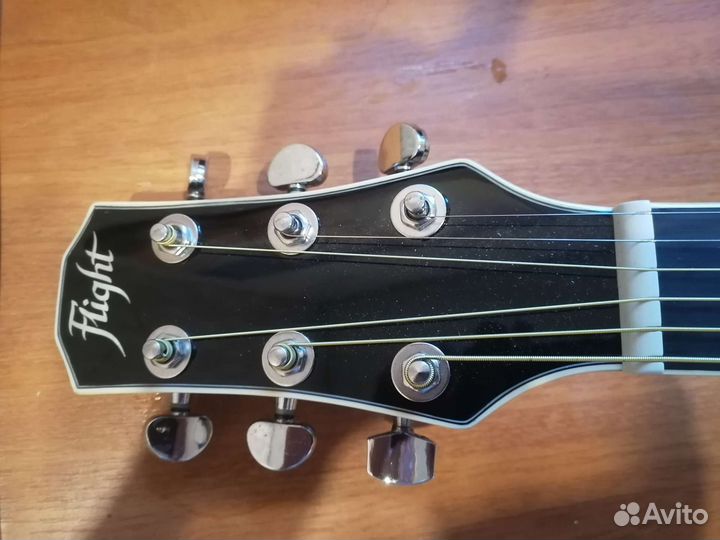 Акустическая гитара