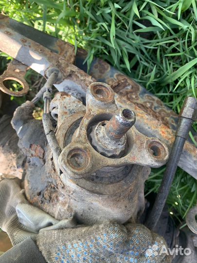 Задний подрамник Мерседес 190