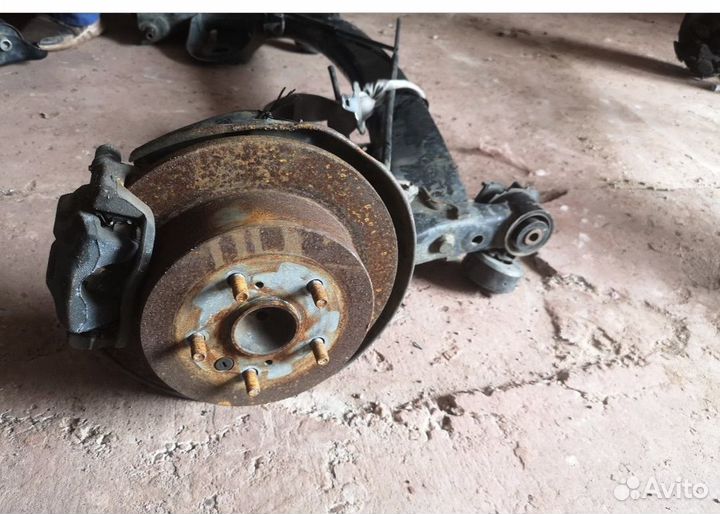 Балка подвески зад toyota ipsum acm21