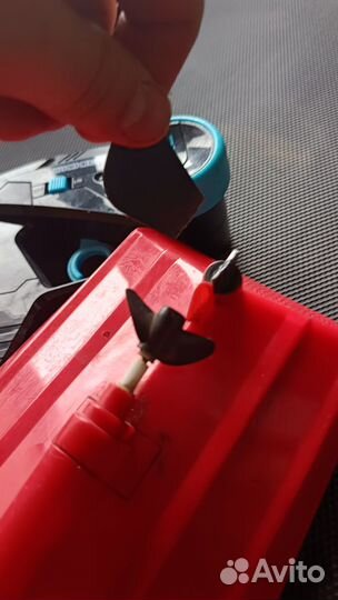 Лодка на пульте управления