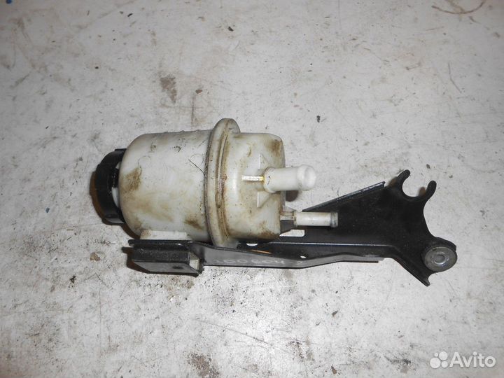 Бачок гидроусилителя (Nissan Pathfinder)