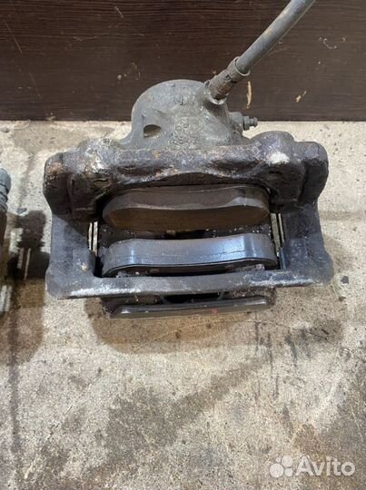 Суппорт передний Mercedes-Benz W204