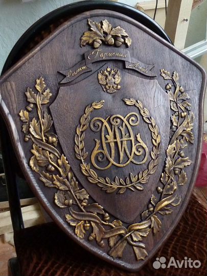 Семейный фамильный герб из ценных пород дерева