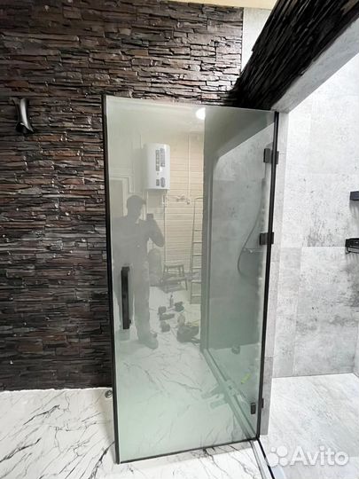 Стеклянная перегородка для ванной