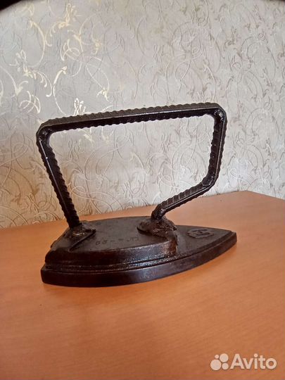 Чугунный утюг