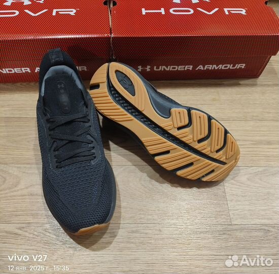 Кроссовки новые Under Armour Shift Lux беговые 1шт