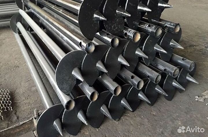 Металлические сваи с монтажом