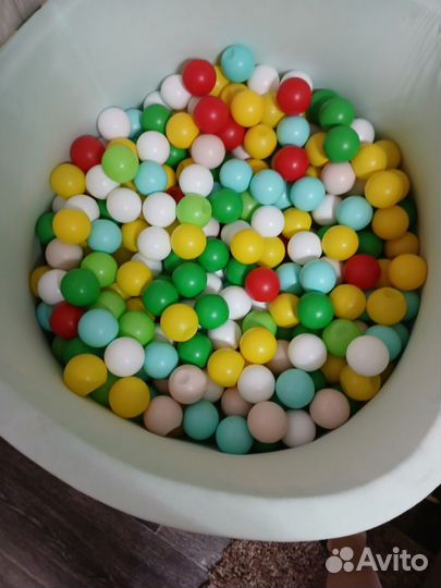 Сухой бассейн с шариками